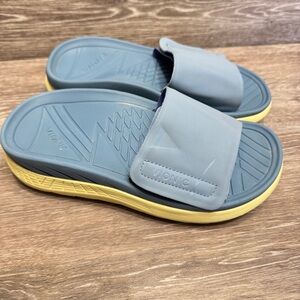 Vionic REJUVENATE RECOVERY SANDAL Slide  Womens 6 Light Blue Yellow Sole